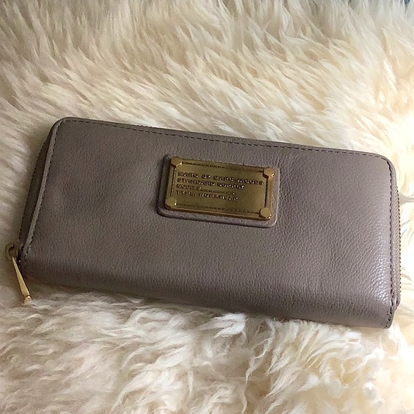 Marc by Marc Jacobs Vertical Leather Zip Wallet - Picture 1 of 3